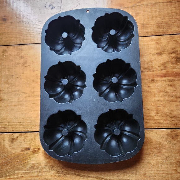 Vintage Nordic Ware Bundt 6 Fluted Muffin Pan Orange #4 Aluminum Bundtlette Pan - Picture 2 of 11